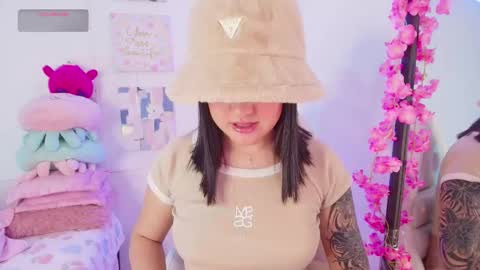 Emy online show from 09/16/25, 12:00