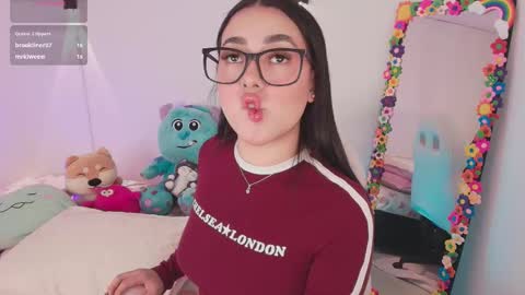 Snapshot of justonecute chatting on 11/15/25, 10:37 Emy online show from 11/15/25, 10:37