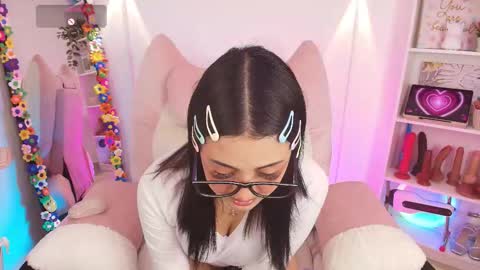 Snapshot of justonecute chatting on 01/11/26, 12:26 Emy online show from 01/11/26, 12:26