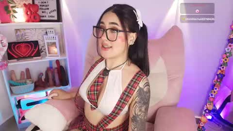 Snapshot of justonecute chatting on 02/15/26, 01:24 Emy online show from 02/15/26, 01:24
