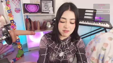 Snapshot of justonecute chatting on 03/20/26, 12:15 Emy online show from 03/20/26, 12:15