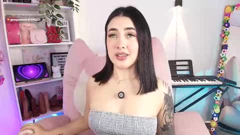 Snapshot of justonecute chatting on 04/18/26, 03:43 Emy online show from 04/18/26, 03:43