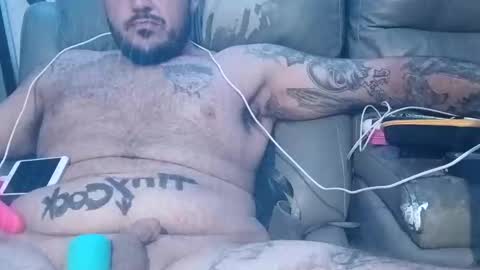 jvilla521 online show from 10/28/25, 09:57