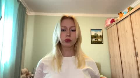 Snapshot of kacicasal chatting on 06/08/26, 12:05 Mia 1st day here online show from 06/08/26, 12:05