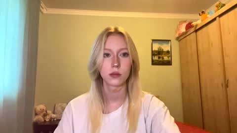 Snapshot of kacicasal chatting on 06/12/26, 12:59 Mia 1st day here online show from 06/12/26, 12:59