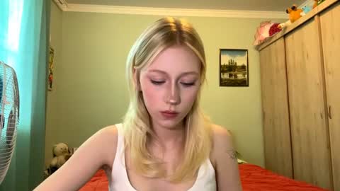 Mia 1st day here online show from 06/19/26, 02:21