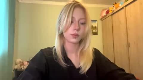 Mia 1st day here online show from 06/29/26, 02:28