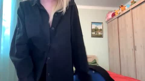 Mia 1st day here online show from 07/01/26, 02:29
