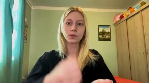 Mia 1st day here online show from 07/04/26, 02:12