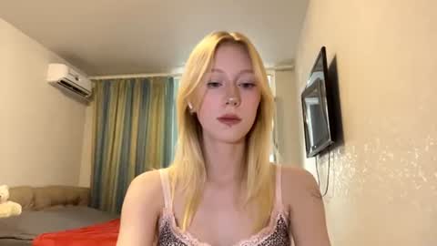 Mia 1st day here online show from 07/05/26, 02:13