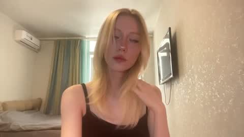 Mia 1st day here online show from 07/11/26, 12:08