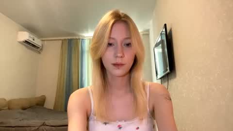 Mia 1st day here online show from 07/12/26, 12:18