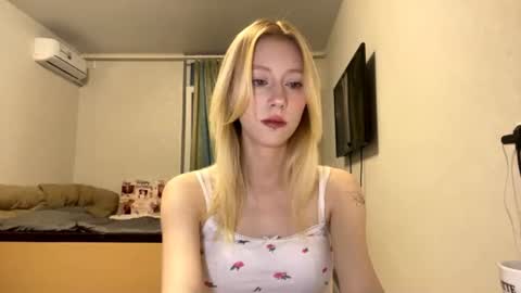 Mia 1st day here online show from 07/24/26, 04:49