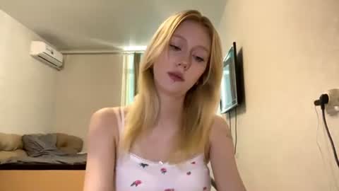 Mia 1st day here online show from 07/28/26, 11:50
