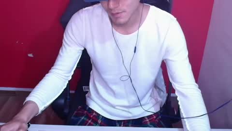 Snapshot of kael_art_d chatting on 10/23/25, 12:32 kael_art_d online show from 10/23/25, 12:32