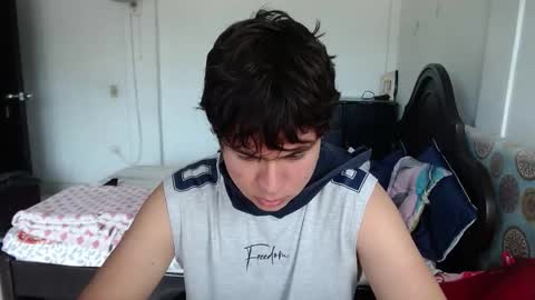 Snapshot of kafer_1022 chatting on 12/15/25, 01:59 kafer online show from 12/15/25, 01:59