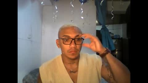 kail_1111 online show from 12/14/25, 08:20