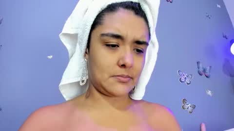 kaira_mosse_ online show from 10/21/25, 12:17