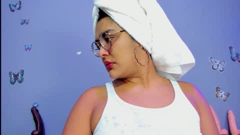 kaira_mosse_ online show from 11/12/25, 10:04