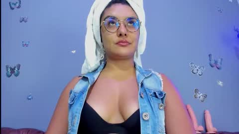 kaira_mosse_ online show from 11/13/25, 09:19