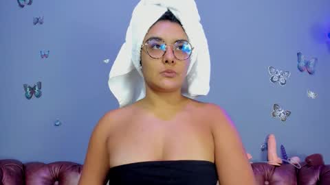 kaira_mosse_ online show from 11/29/25, 11:24