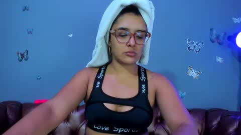 kaira_mosse_ online show from 06/10/26, 11:53