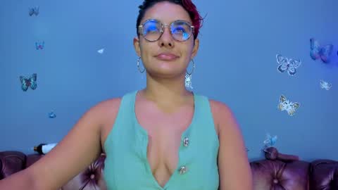 kaira_mosse_ online show from 06/13/26, 11:41