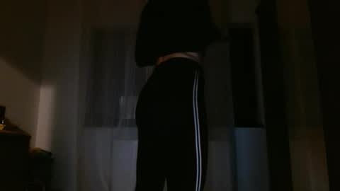 Snapshot of kairaember chatting on 12/16/25, 09:42 Kaira Ember online show from 12/16/25, 09:42