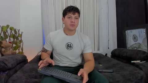 Snapshot of kaledd_musclee chatting on 10/23/25, 08:18 Kaledd musclees room Master online show from 10/23/25, 08:18