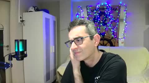 Snapshot of kalem48 chatting on 02/05/25, 11:17 MusicMen49 online show from 02/05/25, 11:17