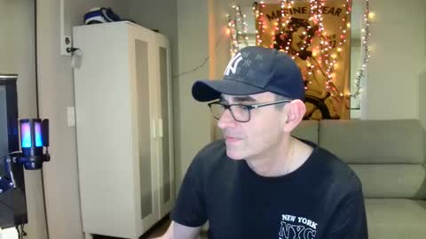 Snapshot of kalem48 chatting on 02/16/25, 12:41 MusicMen49 online show from 02/16/25, 12:41