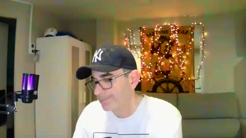 Snapshot of kalem48 chatting on 02/16/25, 10:32 MusicMen49 online show from 02/16/25, 10:32