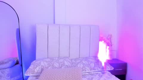 Snapshot of kalibloom_ chatting on 05/27/26, 01:57 Kali Bloom online show from 05/27/26, 01:57