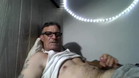 Snapshot of kalifornia91666 chatting on 11/03/25, 10:42 kalifornia91666 online show from 11/03/25, 10:42