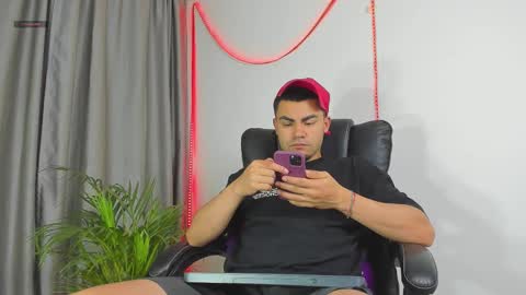 Snapshot of kalivan_voinesscu chatting on 12/01/25, 08:08 K A L I online show from 12/01/25, 08:08