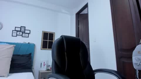 Snapshot of kam_lopez chatting on 10/06/25, 09:45 Kamilalopez online show from 10/06/25, 09:45