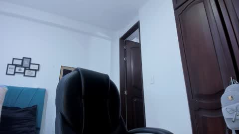 Snapshot of kam_lopez chatting on 10/16/25, 08:32 Kamilalopez online show from 10/16/25, 08:32