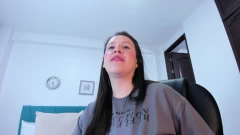 Kamilalopez online show from 06/10/26, 12:11