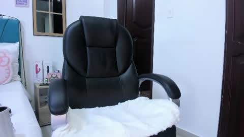 Kamilalopez online show from 06/12/26, 11:25