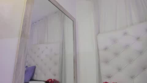 Snapshot of kamila_arias chatting on 09/24/25, 12:08    online show from 09/24/25, 12:08