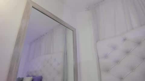 Snapshot of kamila_arias chatting on 09/27/25, 12:21    online show from 09/27/25, 12:21