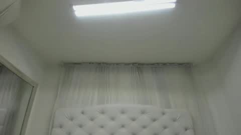 Snapshot of kamila_arias chatting on 09/29/25, 12:10    online show from 09/29/25, 12:10