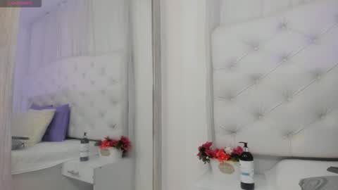 Snapshot of kamila_arias chatting on 10/02/25, 12:23    online show from 10/02/25, 12:23