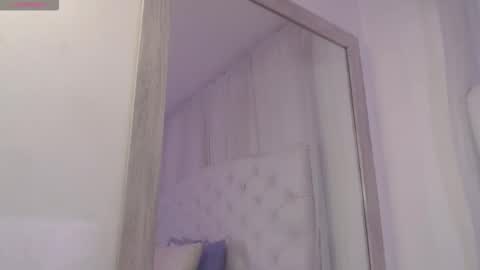 Snapshot of kamila_arias chatting on 10/21/25, 02:18    online show from 10/21/25, 02:18