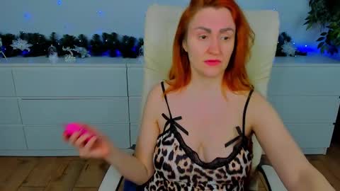 Snapshot of kamilahot25 chatting on 01/10/25, 02:02 kamilahot25 online show from 01/10/25, 02:02