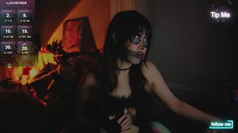 kamilee__xo online show from 10/31/25, 07:48