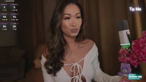 kamilee__xo online show from 06/18/26, 06:56