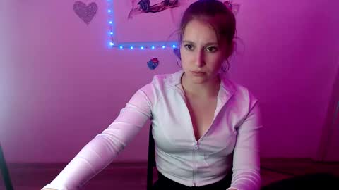 kamilla_love_ online show from 09/22/25, 12:40