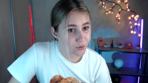 kamilla_love_ online show from 06/11/26, 12:58