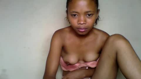 kamillah69 online show from 12/01/25, 03:00